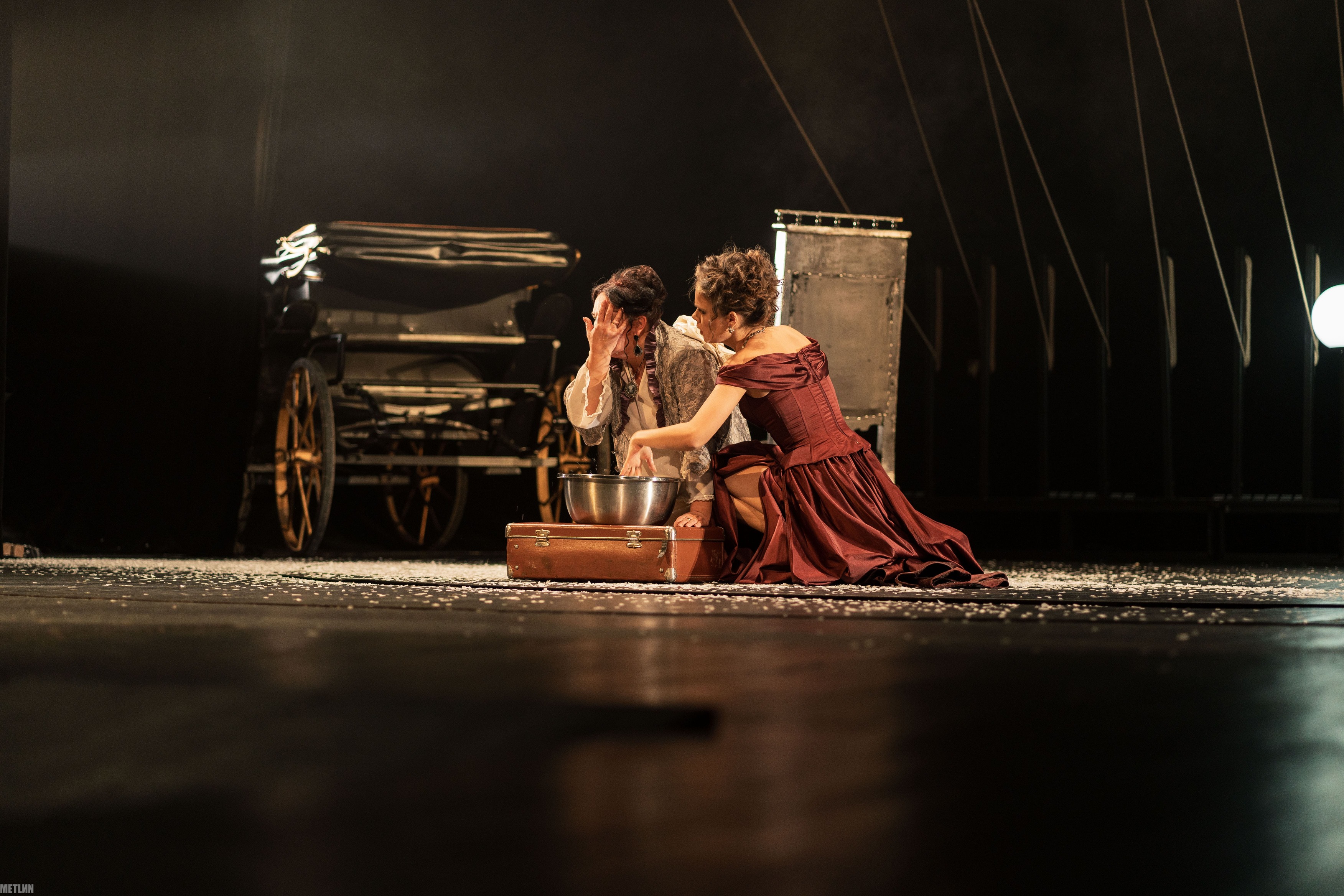 Премьера в новом жанре: Тверской зритель увидел драму Анны Карениной Премьера в новом жанре: Тверской зритель увидел драму Анны Карениной