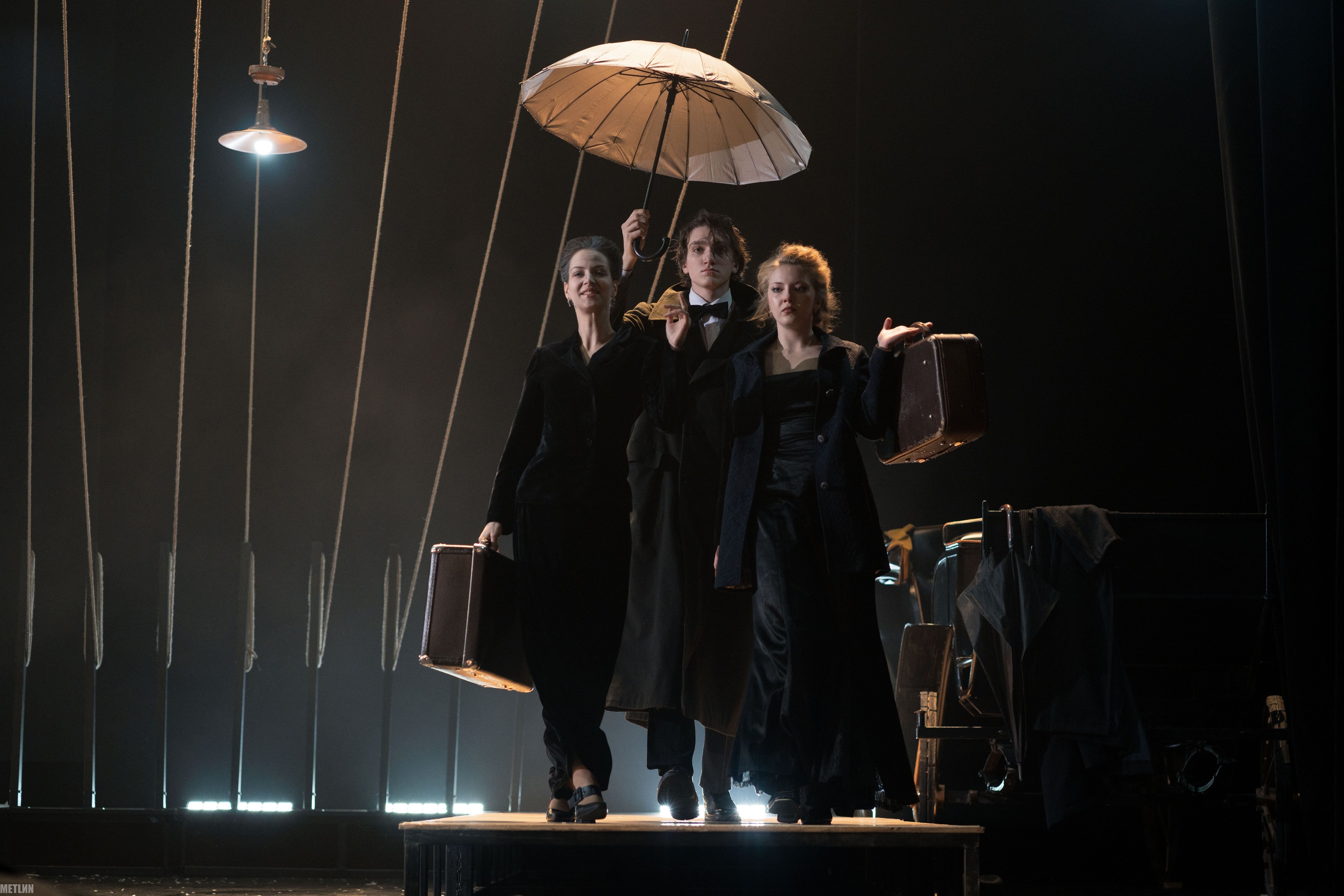 Премьера в новом жанре: Тверской зритель увидел драму Анны Карениной Премьера в новом жанре: Тверской зритель увидел драму Анны Карениной