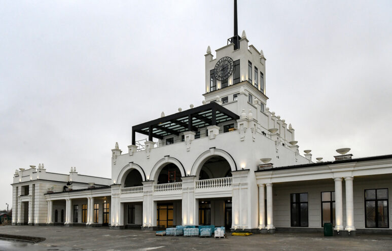 Игорь Руденя осмотрел строящийся речной вокзал «Завидово»