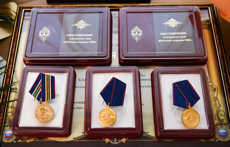 В преддверии профессионального праздника Игорь Руденя вручил сотрудникам МВД Тверской области награды В преддверии профессионального праздника Игорь Руденя вручил сотрудникам МВД Тверской области награды