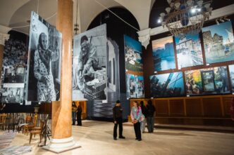 Я так вижу: Министр культуры Ксения Глинка познакомила студентов с выставкой в Тверском театре драмы Я так вижу: Министр культуры Ксения Глинка познакомила студентов с выставкой в Тверском театре драмы