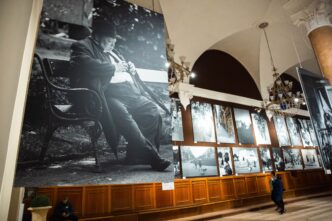 Я так вижу: Министр культуры Ксения Глинка познакомила студентов с выставкой в Тверском театре драмы Я так вижу: Министр культуры Ксения Глинка познакомила студентов с выставкой в Тверском театре драмы