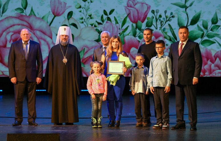 В Твери прошло торжественное мероприятие, посвященное Дню матери
