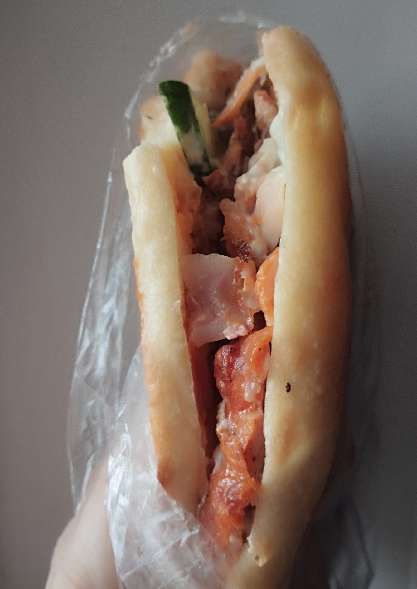 Поели за вас: Итальянская шаурма оказалось российской в кафе Bomb Chicken