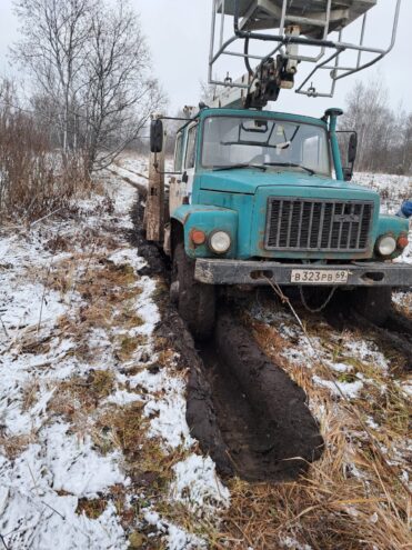 Более 360 энергетиков продолжают восстанавливать электроснабжение в Тверской области в круглосуточном режиме
