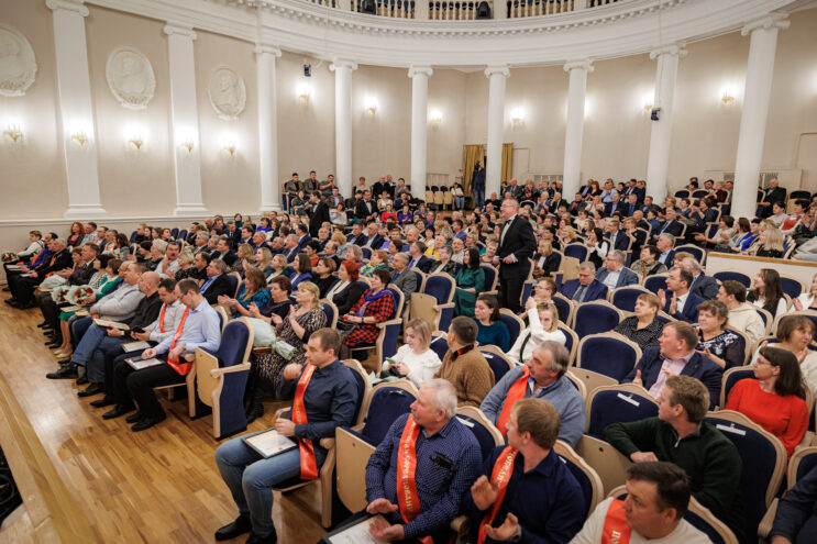 В Твери наградили лучших специалистов агропромышленного комплекса региона В Твери наградили лучших специалистов агропромышленного комплекса региона