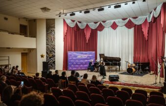 В Тверской области 208 единиц техники расчищает дороги от снега Маэстро шоу «Голос» Сергей Жилин искал в Твери талантливых джазовых исполнителей