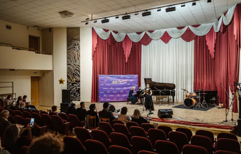 В Тверской области 208 единиц техники расчищает дороги от снега Маэстро шоу «Голос» Сергей Жилин искал в Твери талантливых джазовых исполнителей