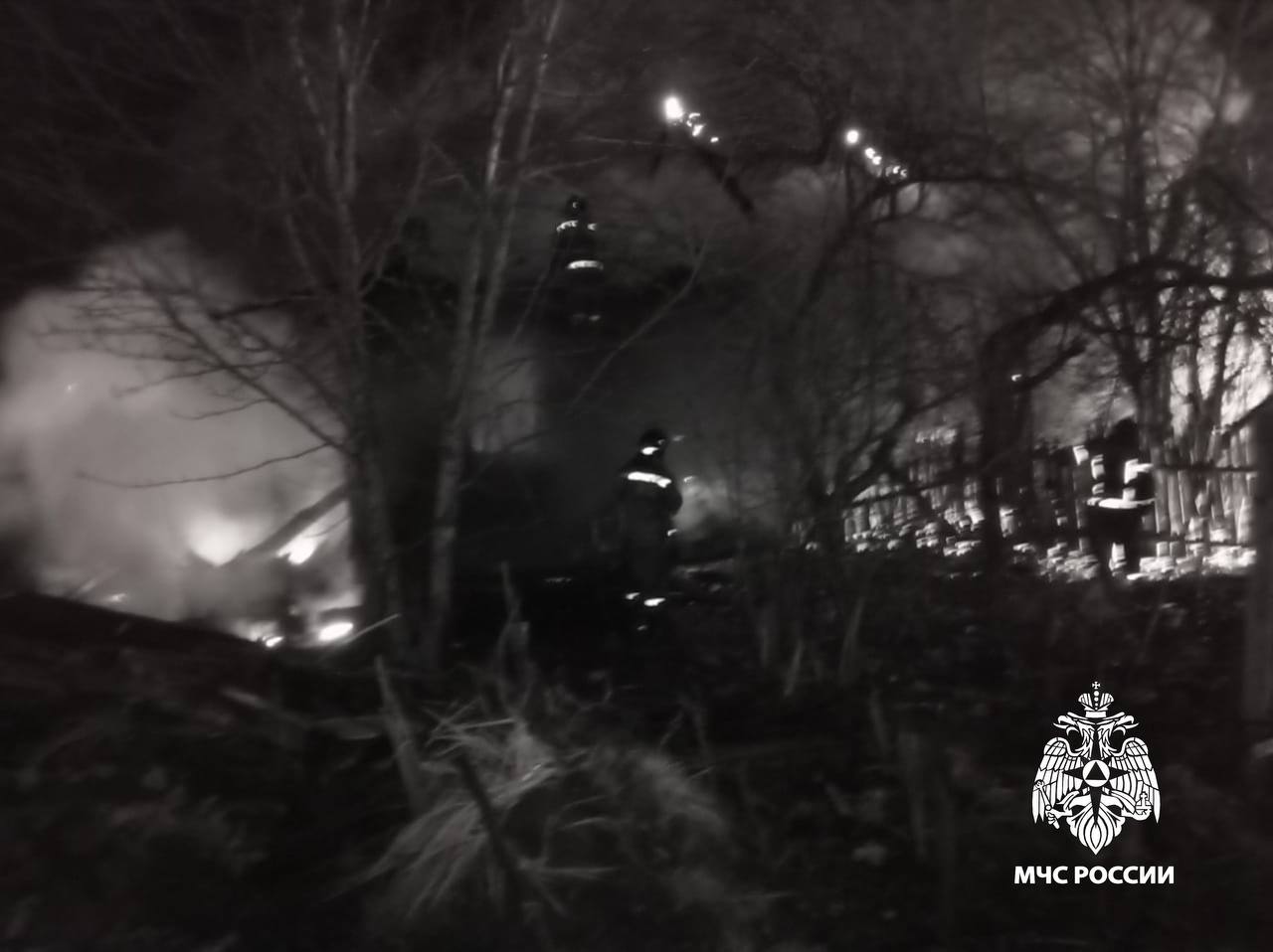 В городе Бологое полностью сгорел частный жилой дом