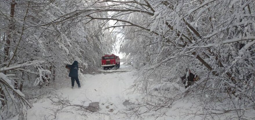 В Тверской области продолжаются работы по восстановлению электроснабжения В Тверской области продолжаются работы по восстановлению электроснабжения