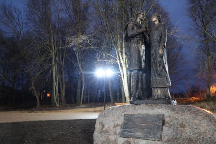 В Ржеве подключили освещение и видеонаблюдение у нового памятника В Ржеве подключили освещение и видеонаблюдение у нового памятника