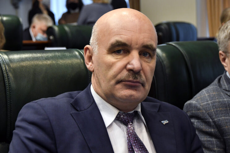 Леонид Булатов: Сейчас такое время, когда каждый из нас должен внести свой вклад в победу