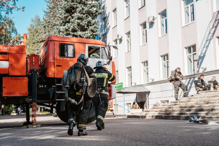 Игорь Руденя поздравил сотрудников ГУ МЧС по Тверской области с 20-летием со дня образования ведомства Игорь Руденя поздравил сотрудников ГУ МЧС по Тверской области с 20-летием со дня образования ведомства