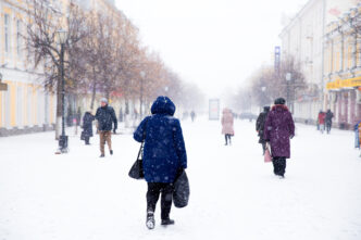 Стало известно, какой наполнитель лучше всего сохраняет тепло в зимних куртках