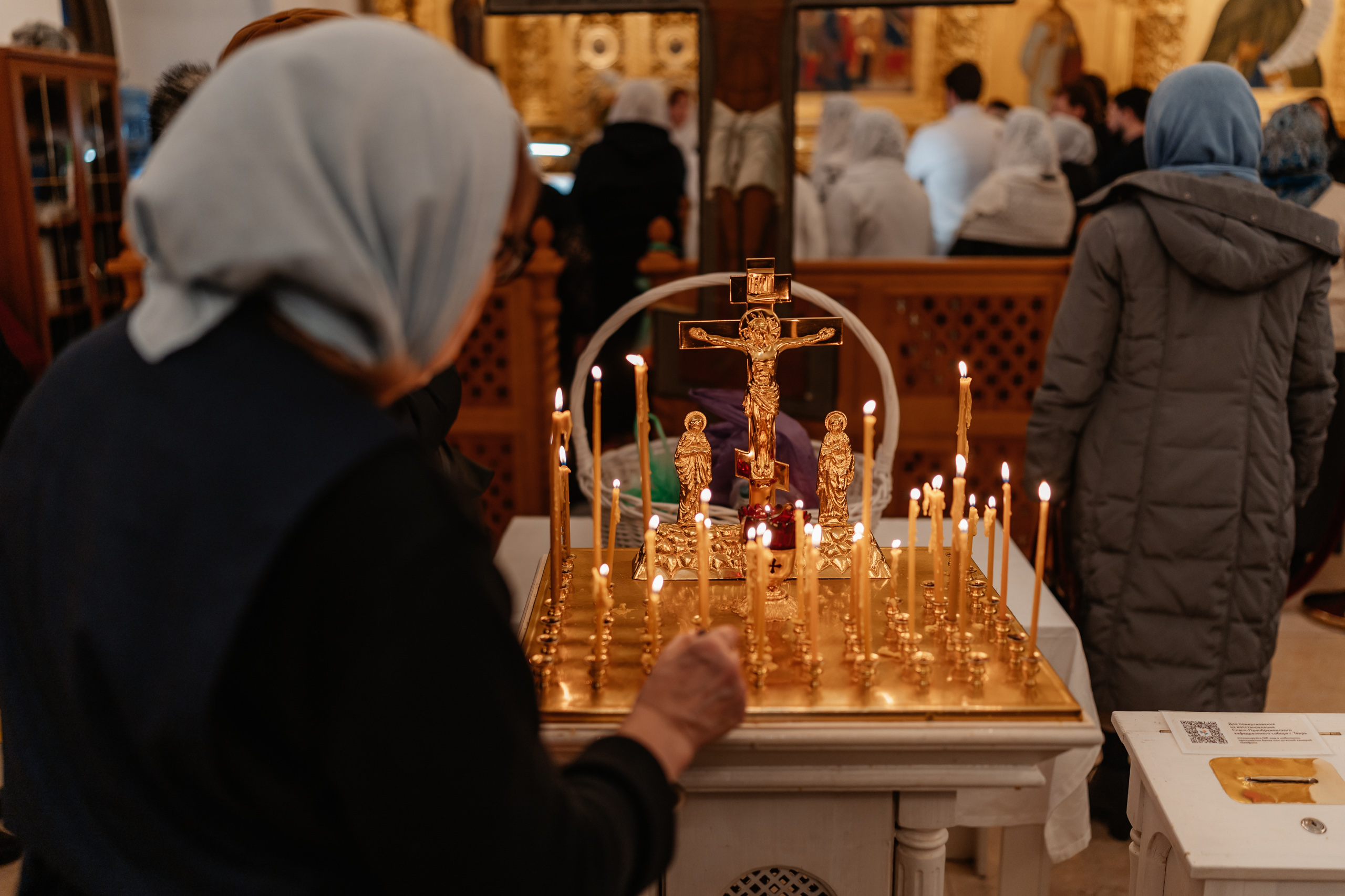 Большой фоторепортаж с литургии в День памяти Михаила Тверского