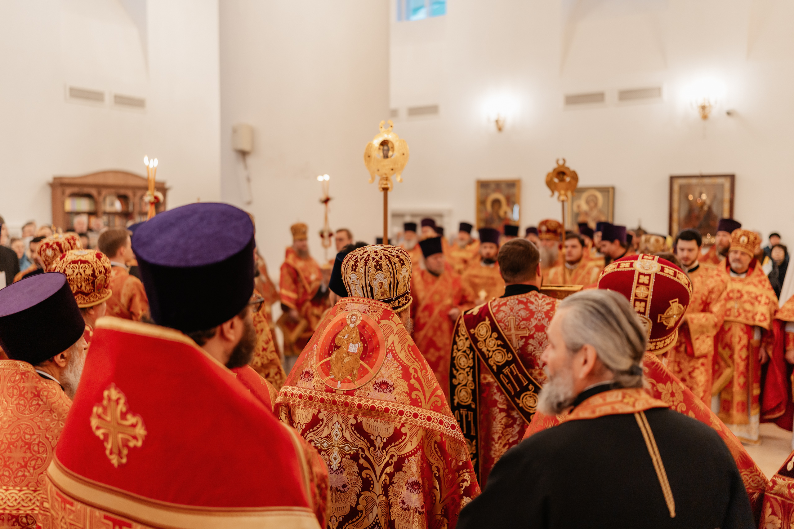 Большой фоторепортаж с литургии в День памяти Михаила Тверского