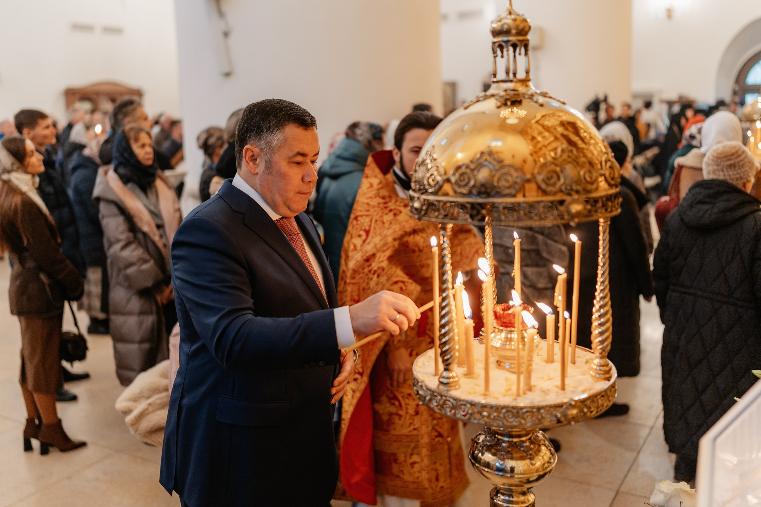 Большой фоторепортаж с литургии в День памяти Михаила Тверского