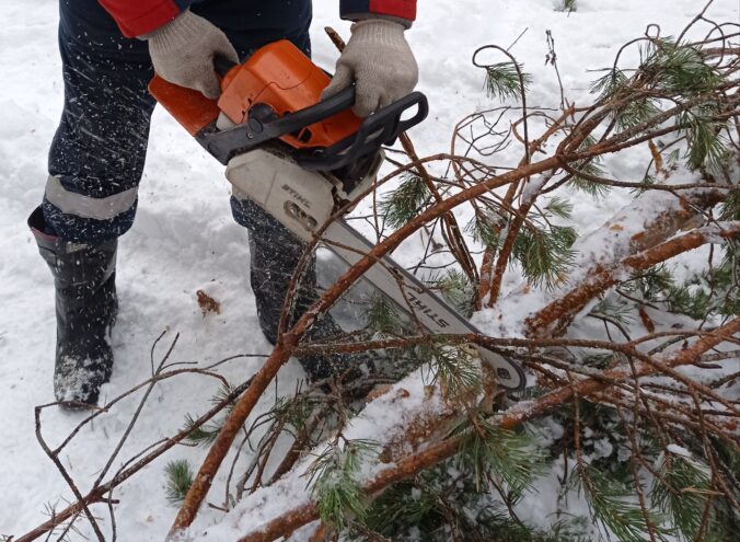 Специалисты «Тверьэнерго» продолжают восстанавливать электроснабжение  в Тверской области после снежного циклона