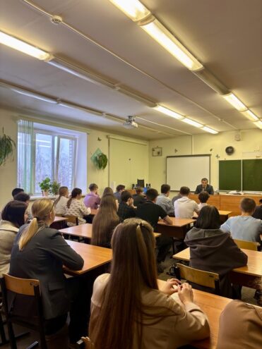 Судья провел беседу со школьниками о преступлениях и ответственности Судья провел беседу со школьниками о преступлениях и ответственности