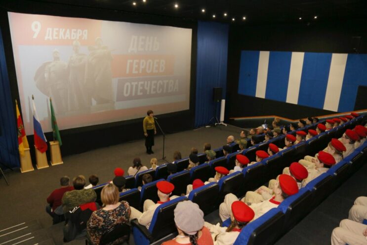 В Торопце большим мероприятием отметили День Героев Отечества В Торопце большим мероприятием отметили День Героев Отечества