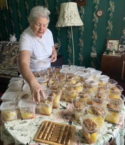 Бологовские женщины приготовили сытный обед для раненых бойцов Бологовские женщины приготовили сытный обед для раненых бойцов