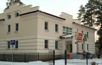 Ветераны и жители Калининского округа празднуют 83-ю годовщину освобождения территории от фашистов