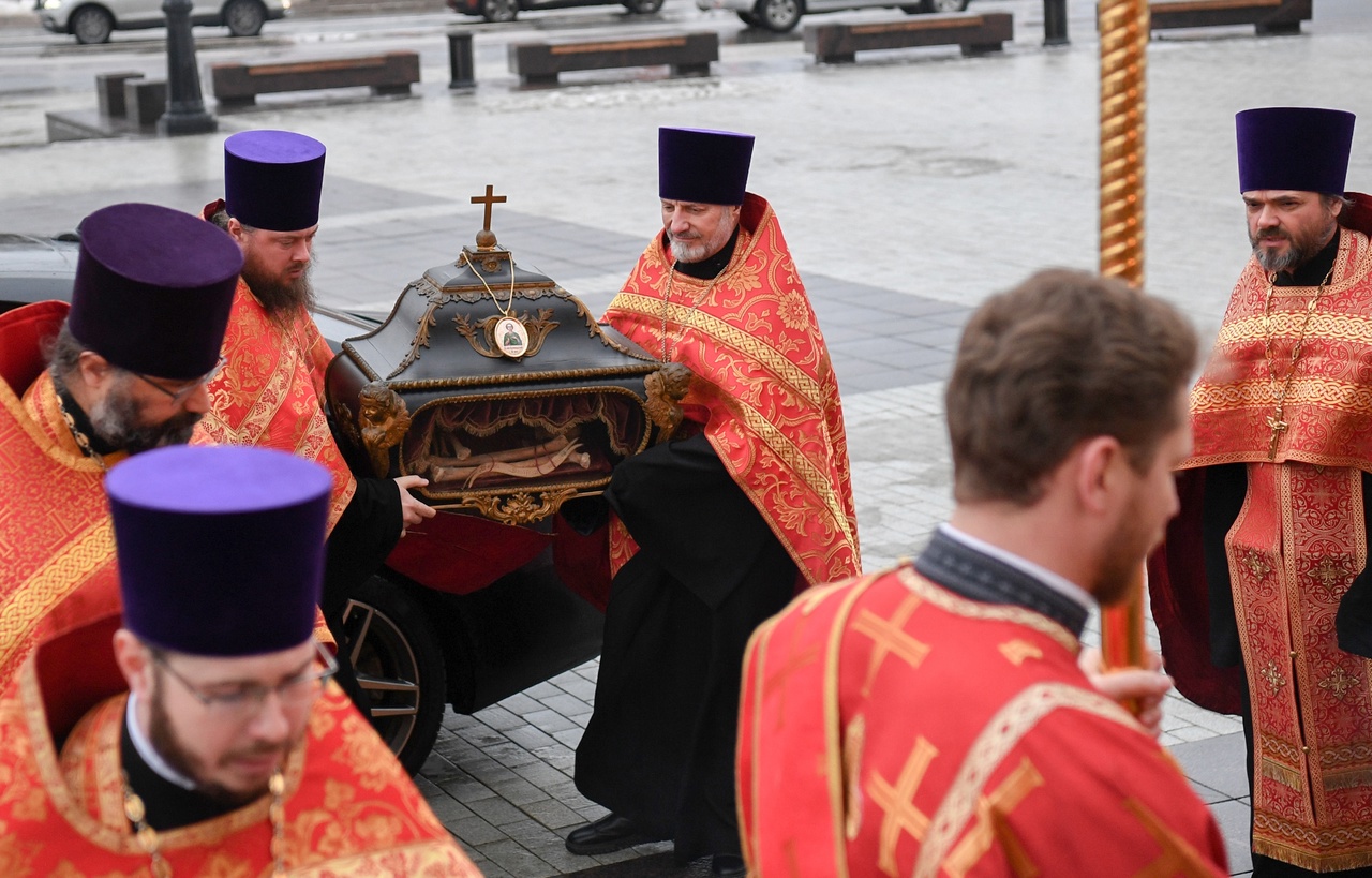 Спасо-Преображенскому собору в Твери передали ковчег с мощами святого Вонифатия Спасо-Преображенскому собору в Твери передали ковчег с мощами святого Вонифатия
