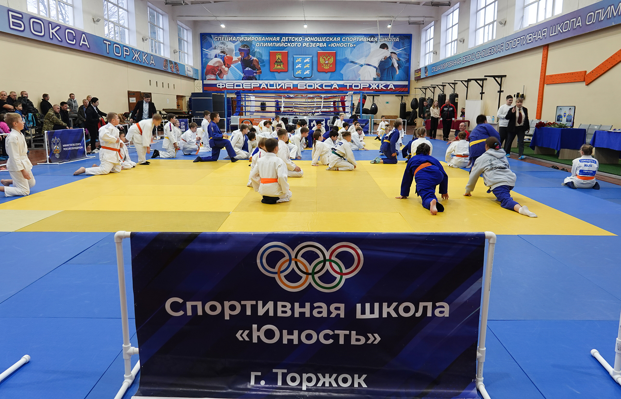 В Торжке открыли мемориальную доску в память о Герое России Алексее Тарасове