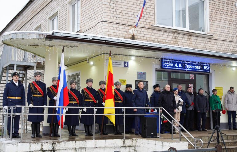 В Торжке открутили мемориальную доску в память о Герое России Алексее Тарасове