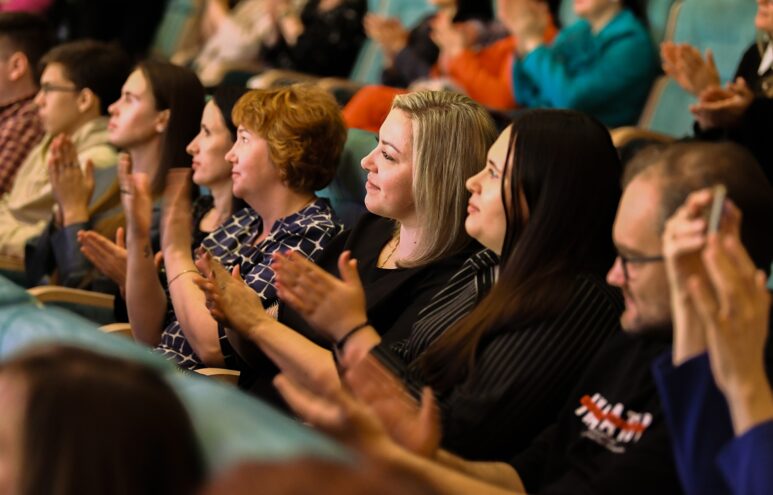 В Твери на семейном фестивале чествовали супружеские пары, отмечающие юбилей совместной жизни В Твери на семейном фестивале чествовали супружеские пары, отмечающие юбилей совместной жизни
