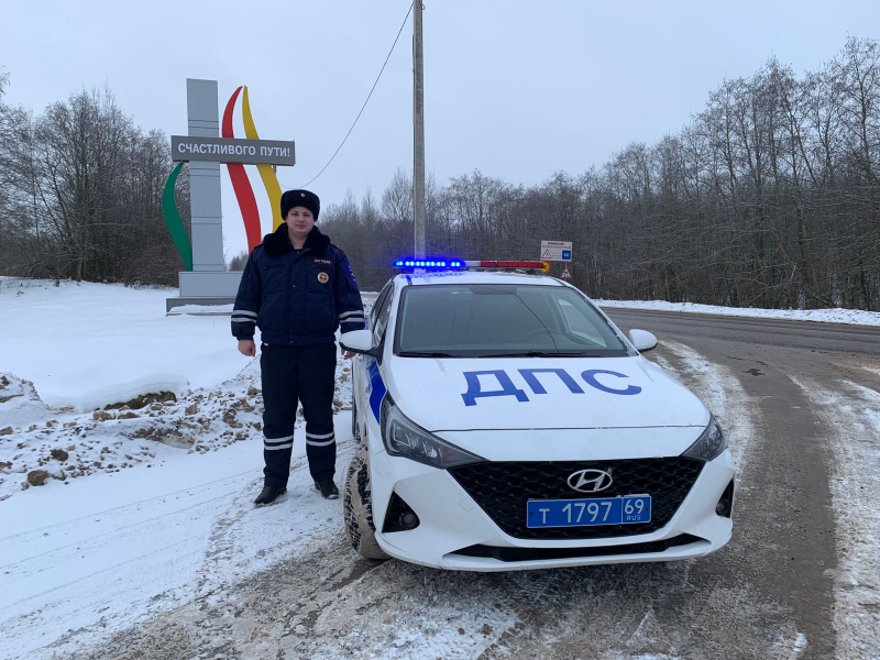 В Тверской области автоинспектора поблагодариали за профессионализм и человечность В Тверской области автоинспектора поблагодариали за профессионализм и человечность
