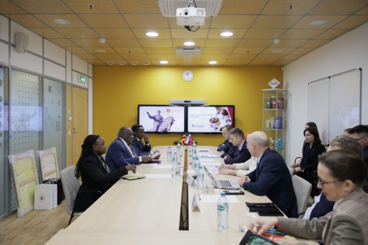 Тверскую область посетил с официальным визитом Чрезвычайный и Полномочный Посол Республики Уганда в РФ Тверскую область посетил с официальным визитом Чрезвычайный и Полномочный Посол Республики Уганда в РФ