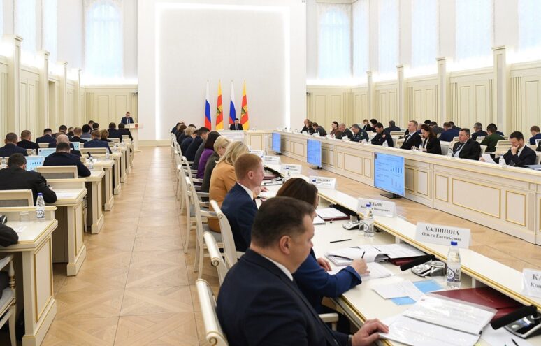Ремонт дорог, здравоохранение и миграционная политика: Игорь Руденя провел заседание Правительства Тверской области
