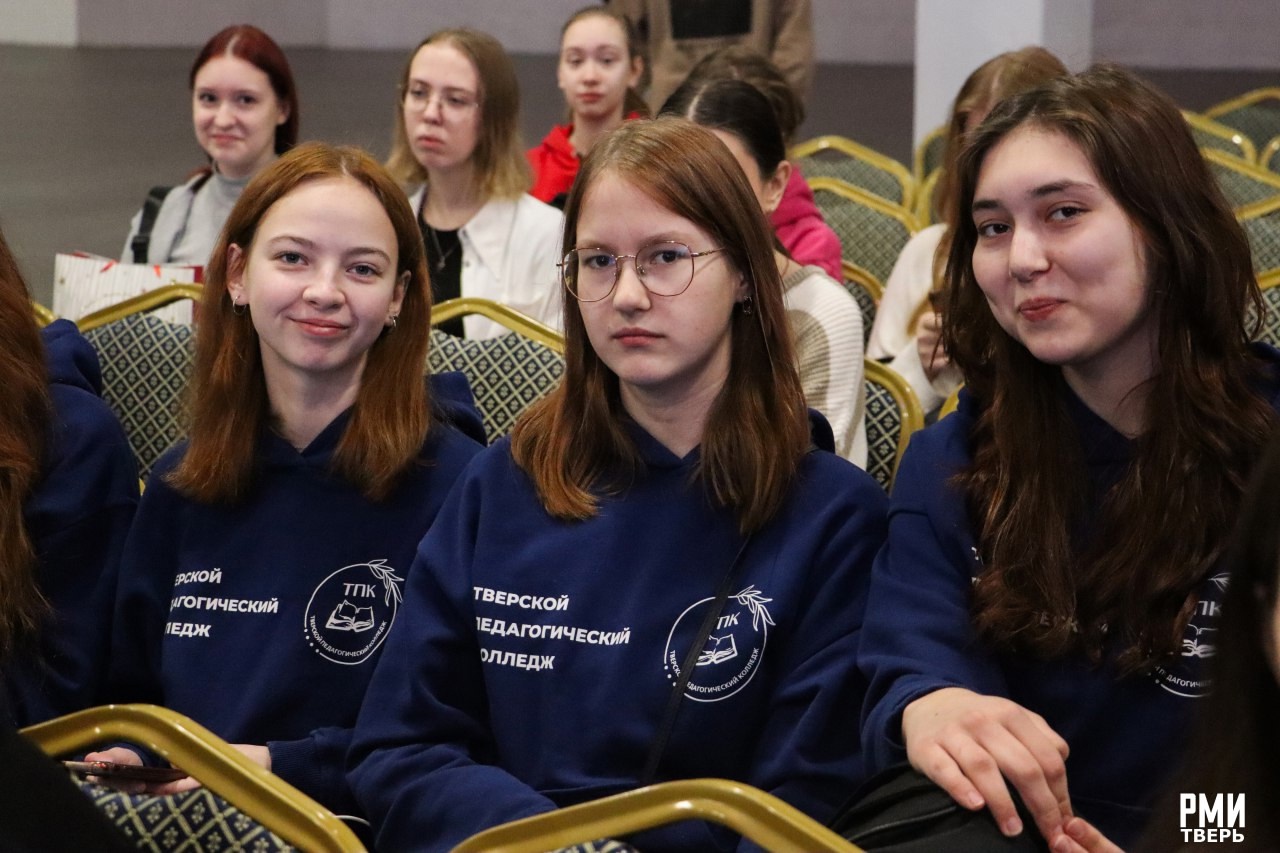 Школьники и студенты Тверской области стали волонтерами финансового просвещения