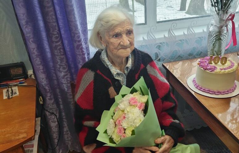 Игорь Руденя поздравил со 100-летием ветерана Великой Отечественной войны Надежду Николаевну Антонову Игорь Руденя поздравил со 100-летием ветерана Великой Отечественной войны Надежду Николаевну Антонову