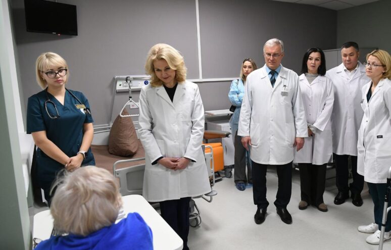 Татьяна Голикова и Игорь Руденя посетили Областную клиническую больницу и стройплощадку нового комплекса Детской ОКБ