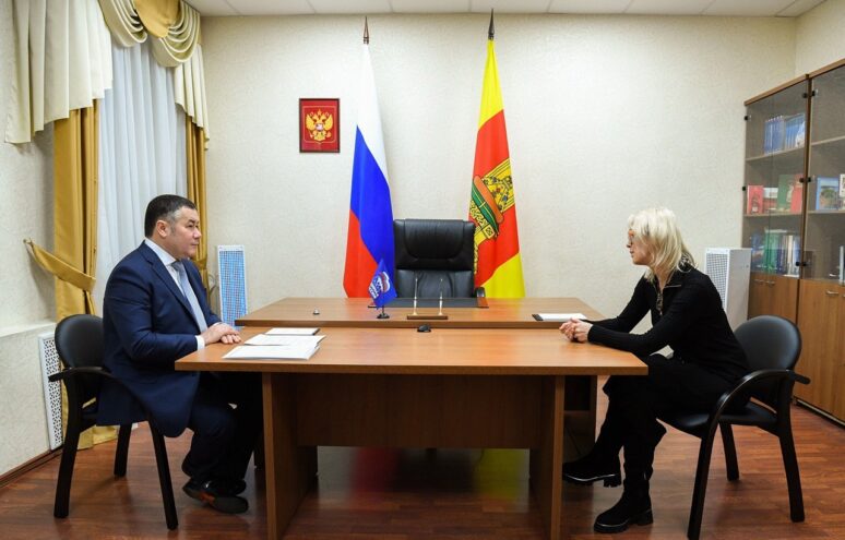 Краснохолмскому офису врача общей практики передадут новый санитарный автомобиль