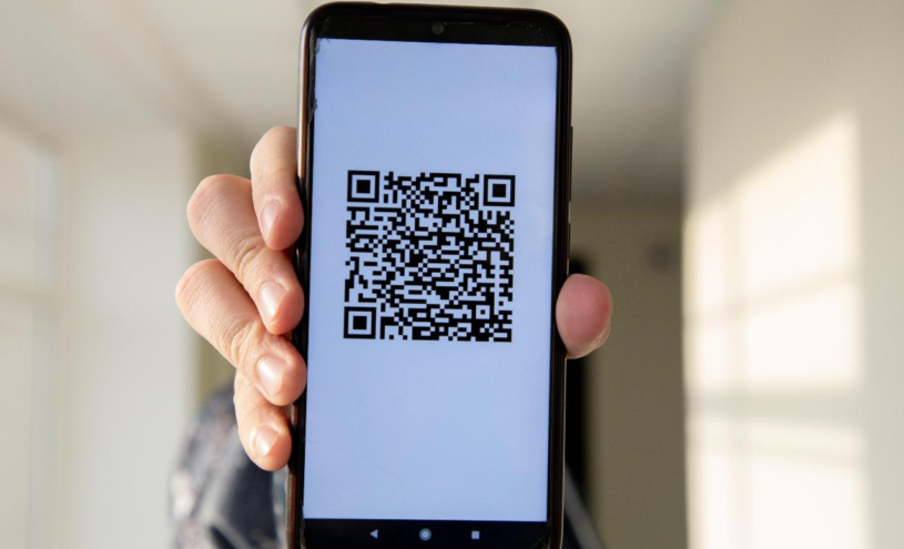 Клиенты ВТБ смогут оплачивать покупки за рубежом по QR