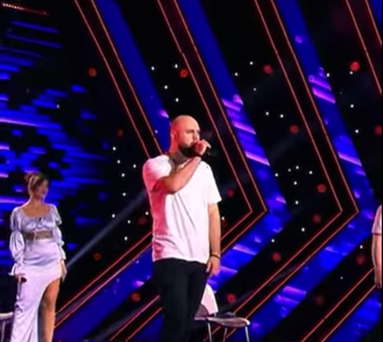 Солист тверской группы «Витамин Б» продолжает выступать на белорусском шоу без сестры Солист тверской группы «Витамин Б» продолжает выступать на белорусском шоу без сестры