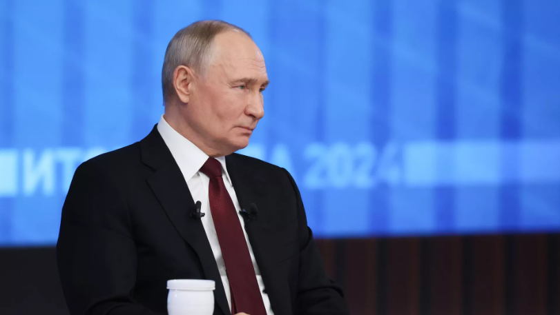 Владимир Путин рассказал, с кем бы хотел выпить чашку чая Владимир Путин: Я на Россия смотрю как на семью