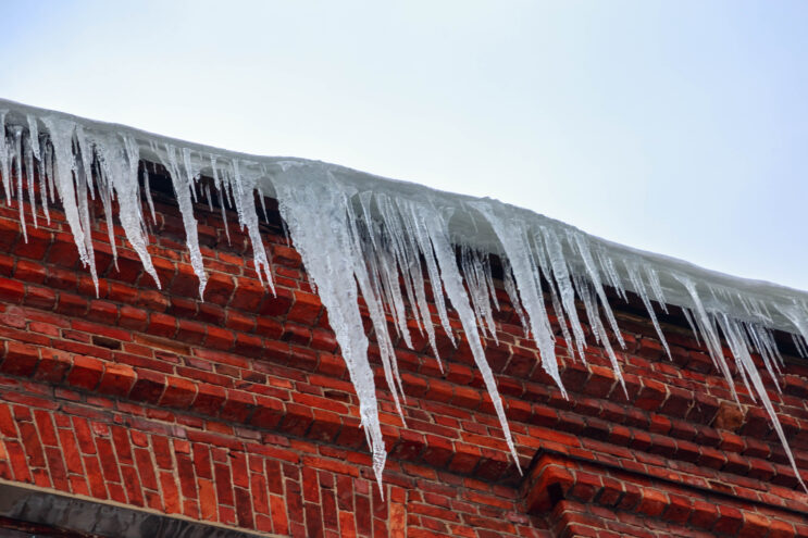 Военные коммунальщики Тверской области своевременно обеспечивают очистку от снега и наледи Военные коммунальщики Тверской области своевременно обеспечивают очистку от снега и наледи