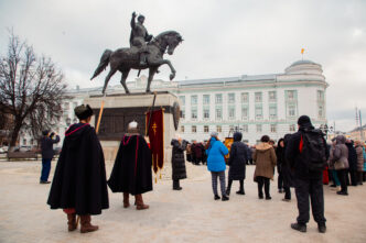 На памятнике Михаилу Тверскому открыли барельефные композиции: что на них изображено