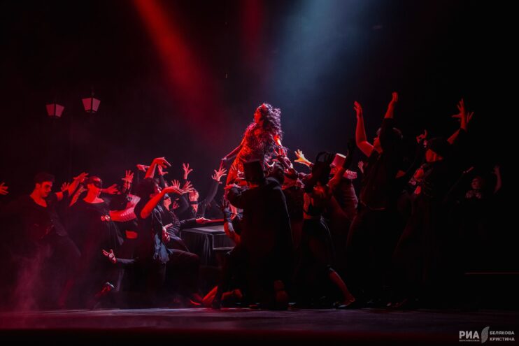 В Тверском театре драмы прошла премьера спектакля "Мастер и Маргарита" В Тверском театре драмы прошла премьера спектакля "Мастер и Маргарита"