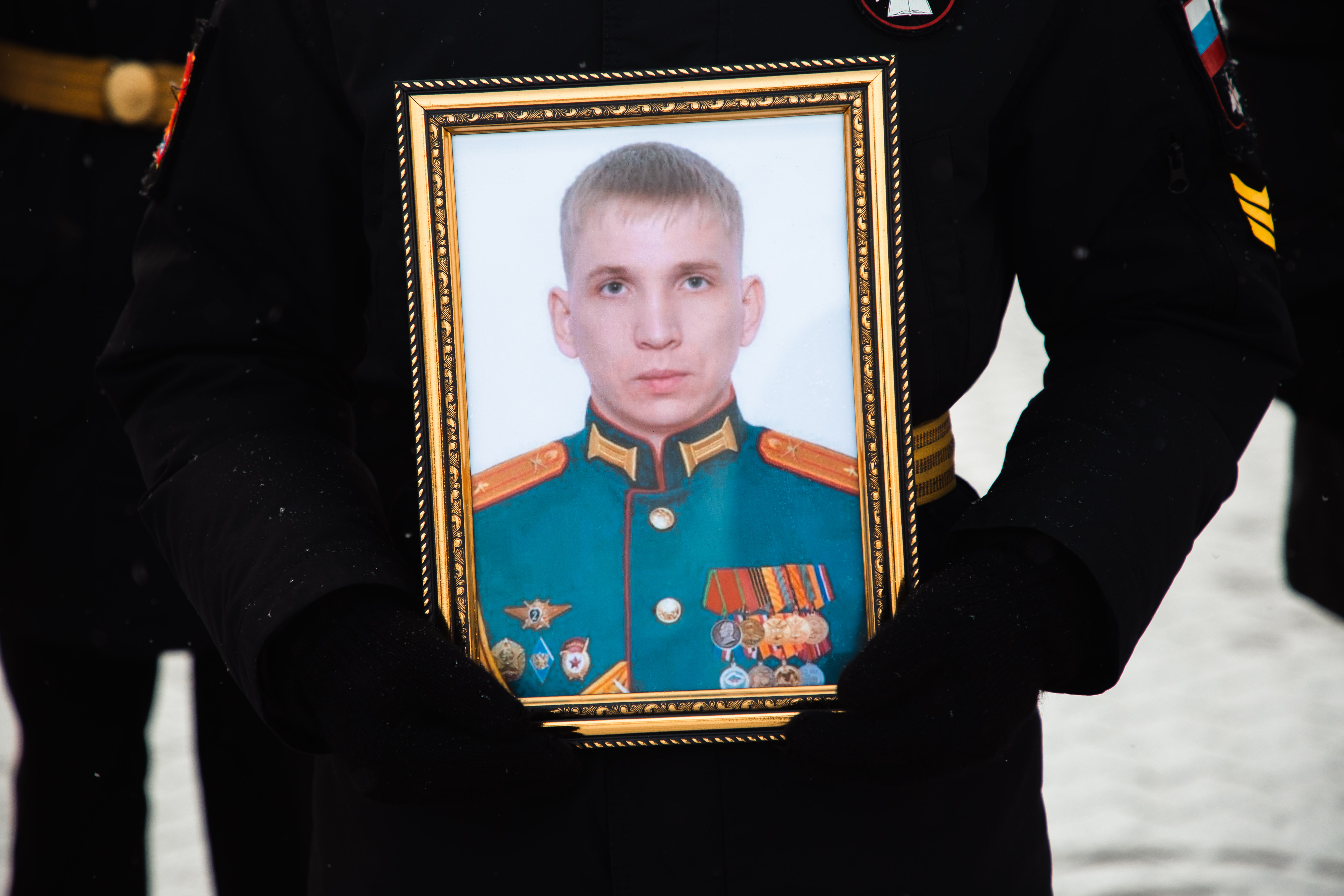 На территории Тверского суворовского училища состоялось торжественное открытие стел погибшим выпускникам, удостоенным звания Героя РФ