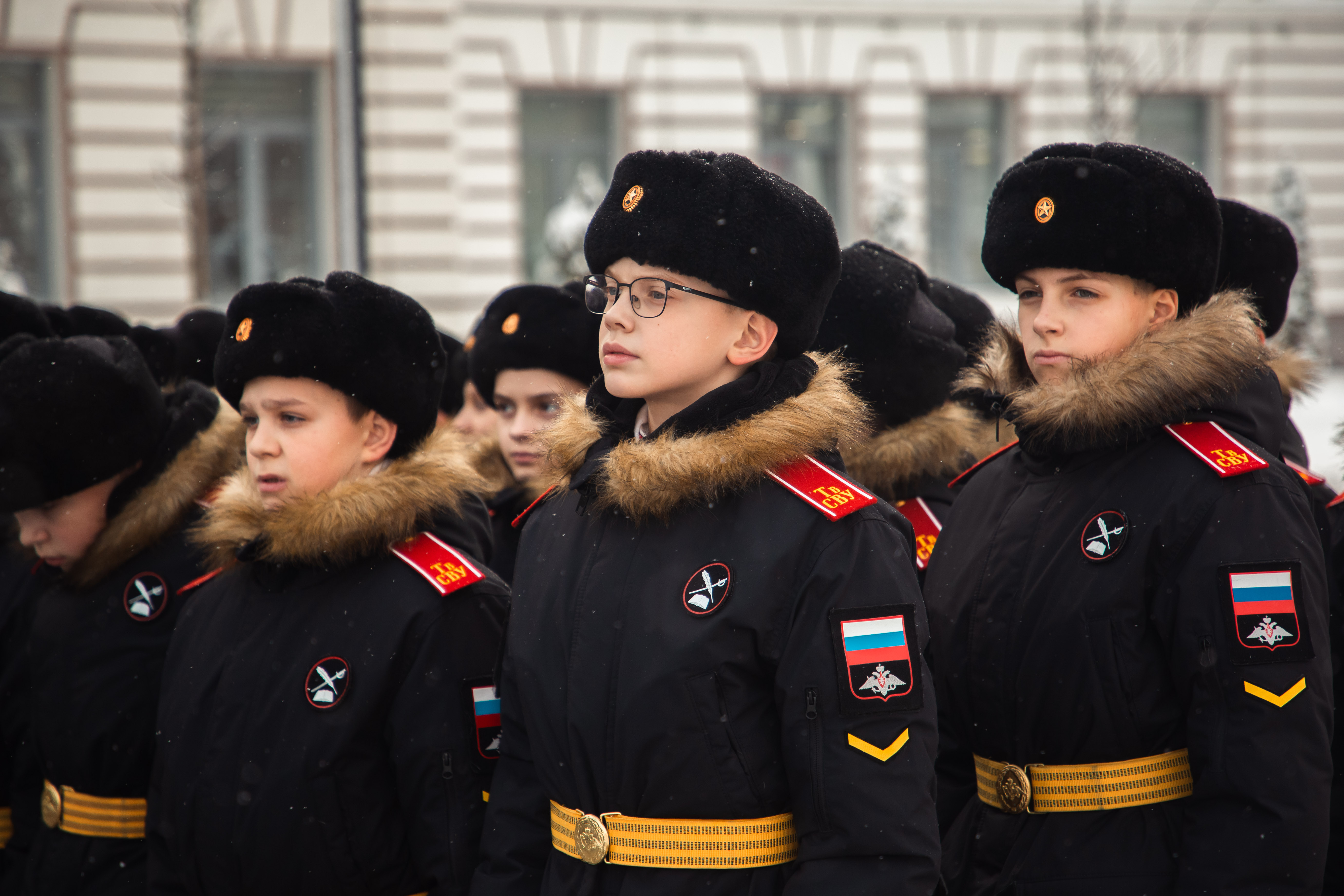 На территории Тверского суворовского училища состоялось торжественное открытие стел погибшим выпускникам, удостоенным звания Героя РФ