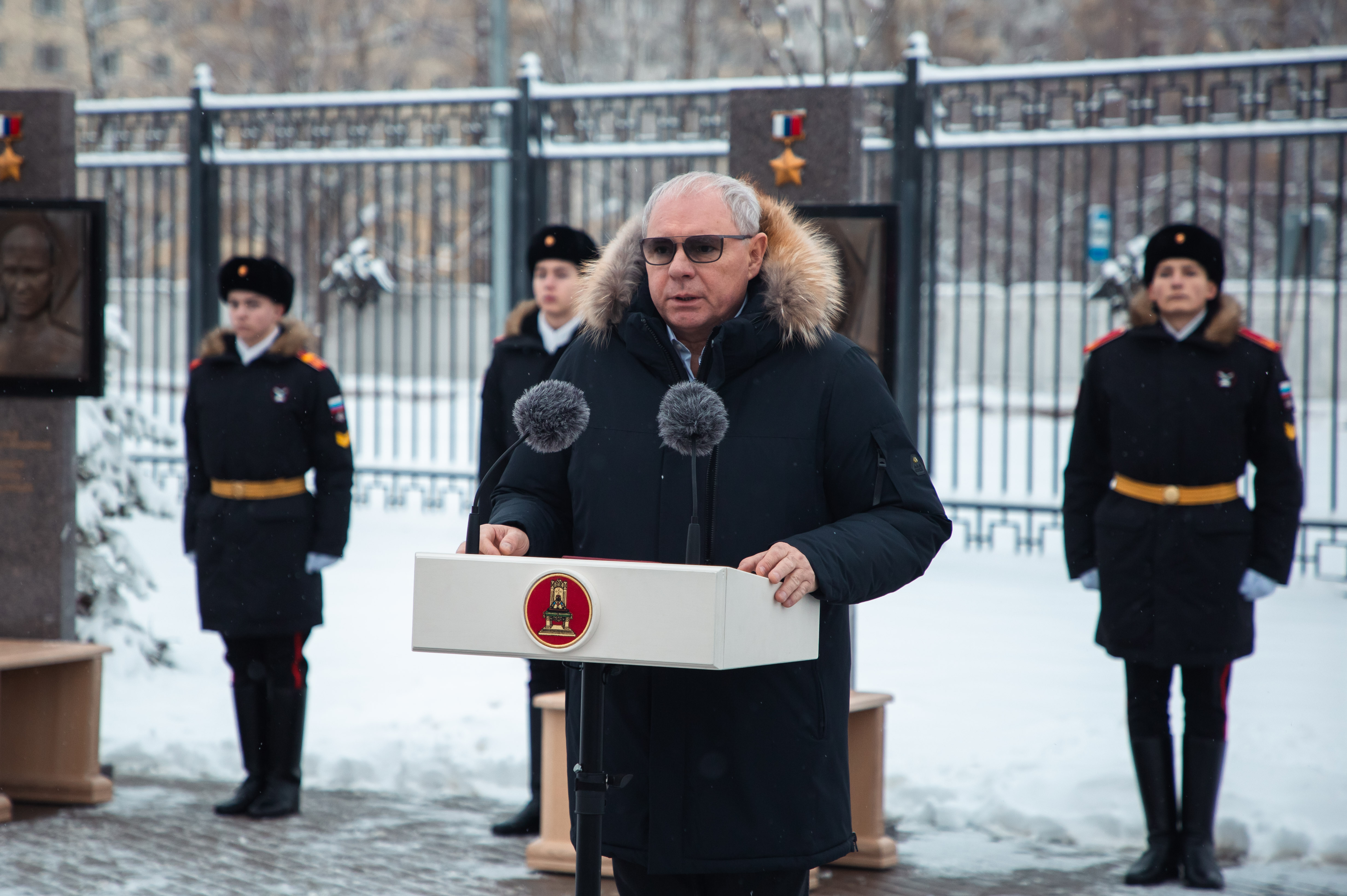 На территории Тверского суворовского училища состоялось торжественное открытие стел погибшим выпускникам, удостоенным звания Героя РФ