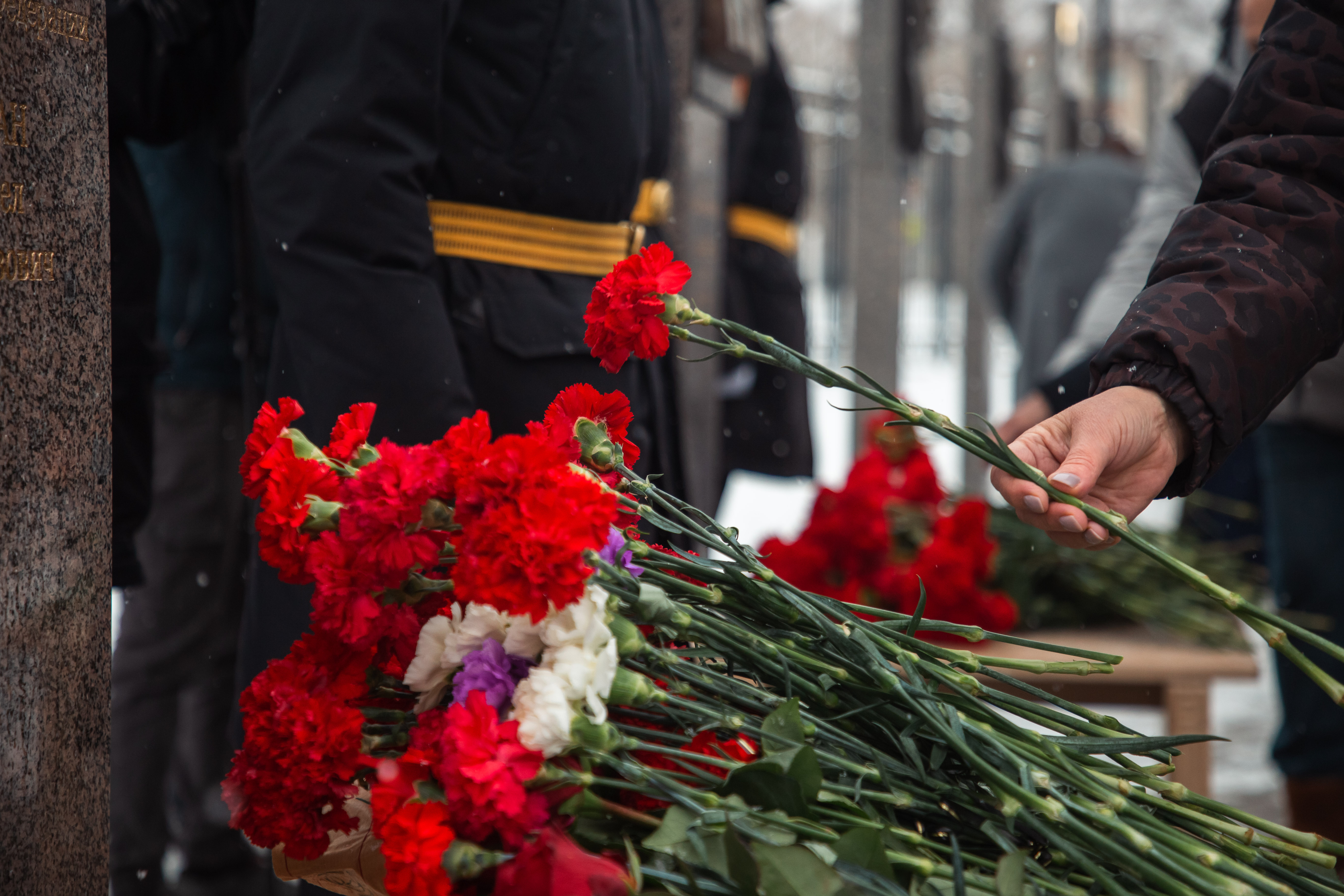 На территории Тверского суворовского училища состоялось торжественное открытие стел погибшим выпускникам, удостоенным звания Героя РФ