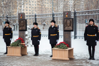 На территории Тверского суворовского училища состоялось торжественное открытие стел погибшим выпускникам, удостоенным звания Героя РФ На территории Тверского суворовского училища состоялось торжественное открытие стел погибшим выпускникам, удостоенным звания Героя РФ