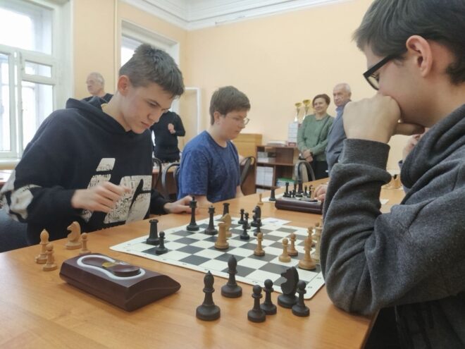 В Тверской области прошел турнир по шахматам между энергетиками и студентами В Тверской области прошел турнир по шахматам между энергетиками и студентами