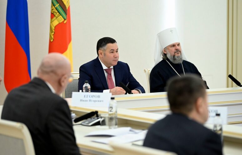 Губернатор Игорь Руденя и митрополит Амвросий обсудили важные направления в работе с молодёжью Губернатор Игорь Руденя и митрополит Амвросий обсудили важные направления в работе с молодёжью